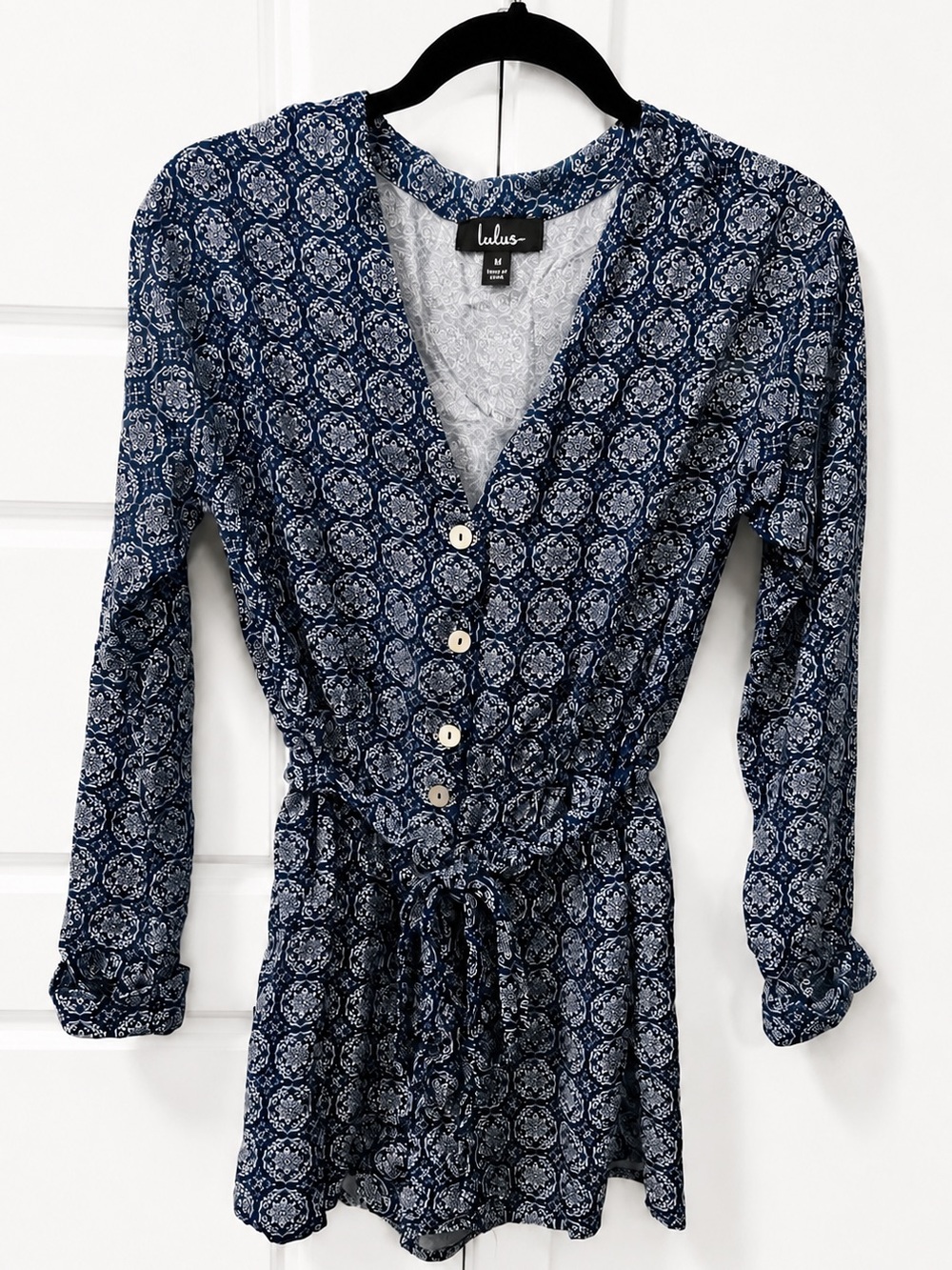 Lulus Navy Blue/White Medallion Print Button-Front Tie Waist Romper Size Medium